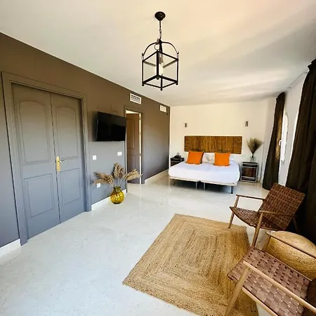 Penthouse Au Calme Avec Vue Nature Environnante Et Tres Grandes Terrasses Marbella