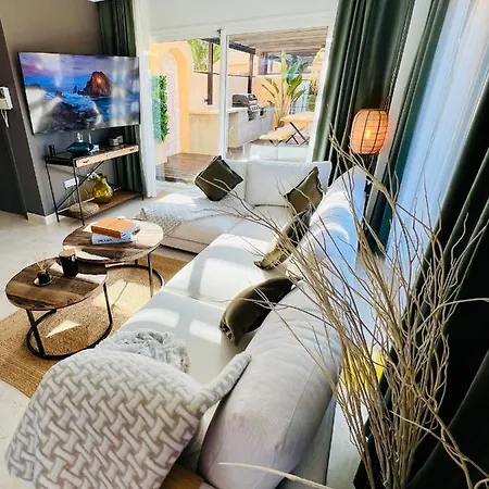 Apartment Penthouse Au Calme Avec Vue Nature Environnante Et Tres Grandes Terrasses Marbella