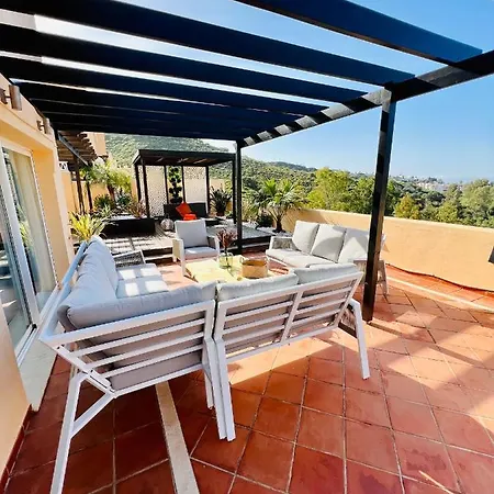 Penthouse Au Calme Avec Vue Nature Environnante Et Tres Grandes Terrasses