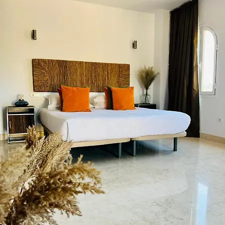 Penthouse Au Calme Avec Vue Nature Environnante Et Tres Grandes Terrasses Marbella